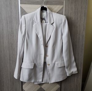 Tahari Women's Blazer in Light Gray